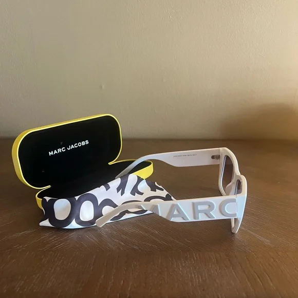 MARC JACOBS Sunglasses MJ693S-HYMIC-55  Shades White NEW With Case/Wipe - Picture 2 of 10